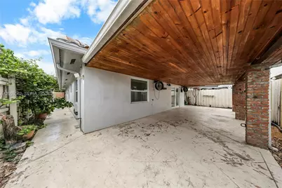 10033 NW 126th Ter, Hialeah Gardens, FL 33018 - Photo 7
