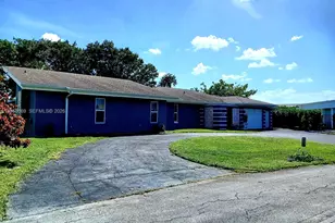 5710 Melaleuca Dr, Tamarac, FL 33319 - Photo 3