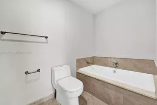 488 NE 18th St, Miami, FL 33132 - Photo 17