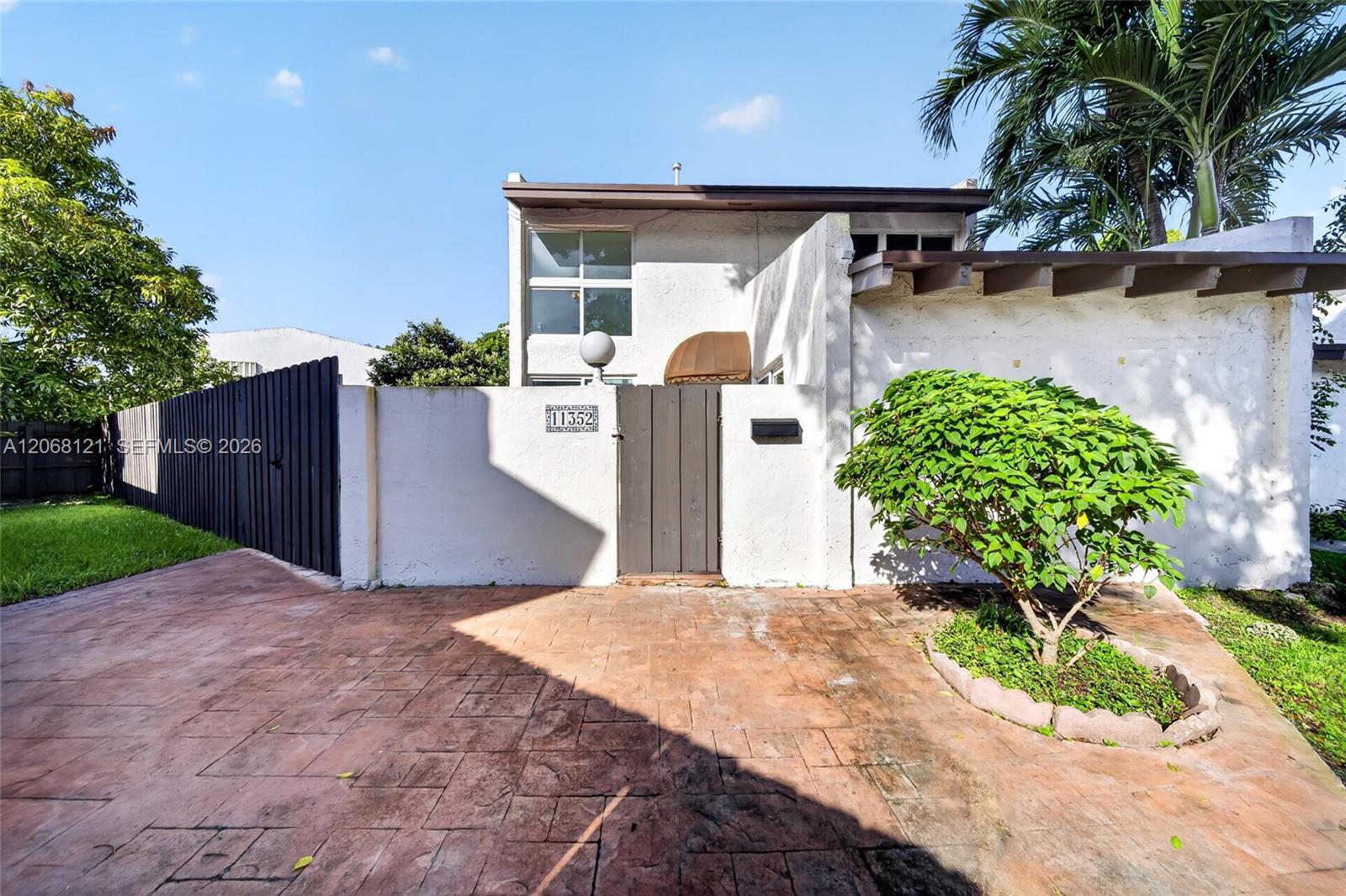 11352 SW 69th Terrace - 11352 SW 69th Terrace, Miami, FL 33173 Luxury Property | Jose Angel Pina