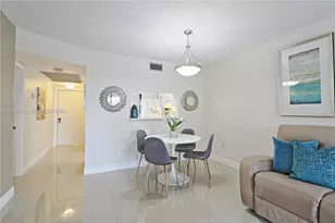 1100 Colony Point Cir, Pembroke Pines, FL 33026 - Photo 3
