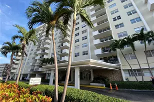 401 Golden Isles Dr, Hallandale Beach, FL 33009 - Photo 27