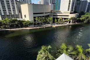 31 SE 5th St, Miami, FL 33131 - Photo 13