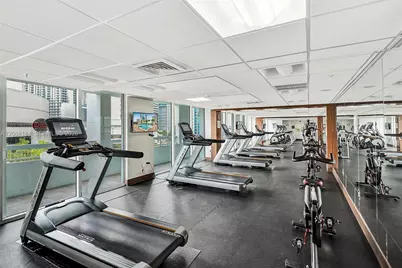 31 SE 5th St #902, Miami, FL 33131 - Photo 17