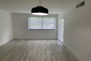 460 W Park Dr, Miami, FL 33172 - Photo 1