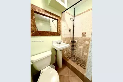 1124 NE 7th St, Hallandale Beach, FL 33009 - Photo 17