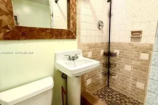 1124 NE 7th St, Hallandale Beach, FL 33009 - Photo 17