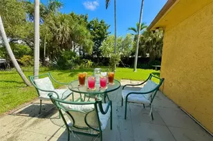 1124 NE 7th St, Hallandale Beach, FL 33009 - Photo 11