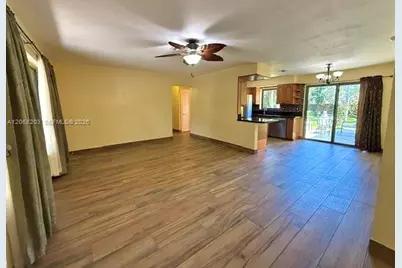 1124 NE 7th St, Hallandale Beach, FL 33009 - Photo 3