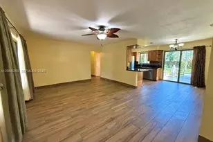 1124 NE 7th St, Hallandale Beach, FL 33009 - Photo 3