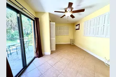 1124 NE 7th St, Hallandale Beach, FL 33009 - Photo 15