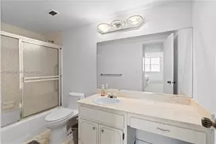 5001 Collins Ave, Miami Beach, FL 33140 - Photo 19