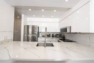 401 Ocean Dr #303, Miami Beach, FL 33139 - Photo 5