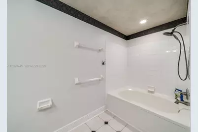 8040 Sanibel Dr #8040, Tamarac, FL 33321 - Photo 17