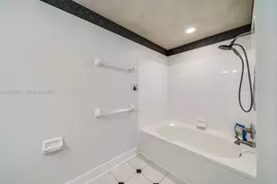 8040 Sanibel Dr, Tamarac, FL 33321 - Photo 17