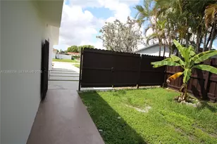 10821 SW 63rd St, Miami, FL 33173 - Photo 33