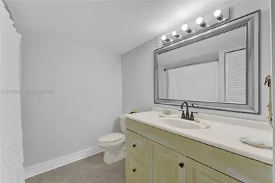 1000 Parkview Dr #1007, Hallandale Beach, FL 33009 - Photo 13