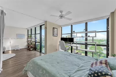 1000 Parkview Dr #1007, Hallandale Beach, FL 33009 - Photo 11