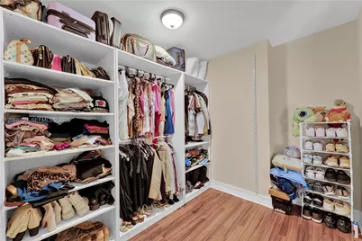 1000 Parkview Dr #1007, Hallandale Beach, FL 33009 - Photo 17