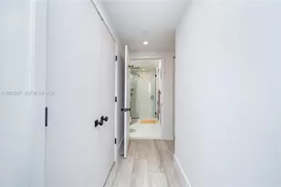 121 NE 34th St, Miami, FL 33137 - Photo 27