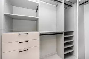 121 NE 34th St, Miami, FL 33137 - Photo 23