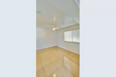 8227 Crespi Blvd #4, Miami Beach, FL 33141 - Photo 5
