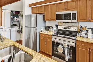 102 Half Moon Cir, Hypoluxo, FL 33462 - Photo 7