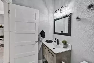 8816 NW 149th Terrace, Miami Lakes, FL 33018 - Photo 17