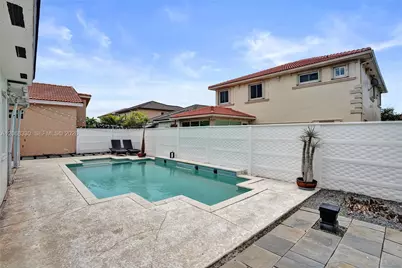 8816 NW 149th Ter, Miami Lakes, FL 33018 - Photo 15