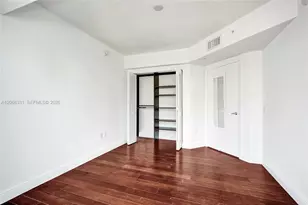 41 SE 5th St, Miami, FL 33131 - Photo 15