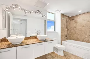 41 SE 5th St, Miami, FL 33131 - Photo 25
