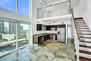 41 SE 5th St, Miami, FL 33131 - Photo 3