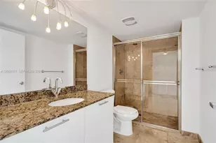 41 SE 5th St, Miami, FL 33131 - Photo 13