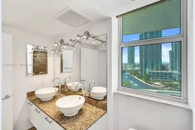 41 SE 5th St #1016, Miami, FL 33131 - Photo 27