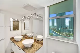 41 SE 5th St, Miami, FL 33131 - Photo 27