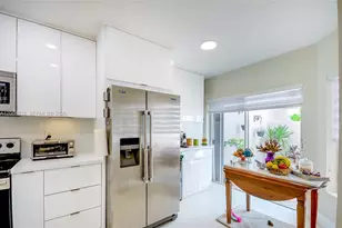 10237 NW 52nd Ln, Doral, FL 33178 - Photo 9