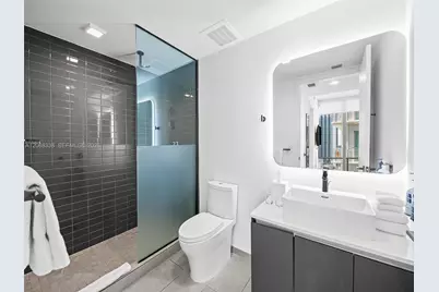227 NE 2nd St #2501, Miami, FL 33132 - Photo 9