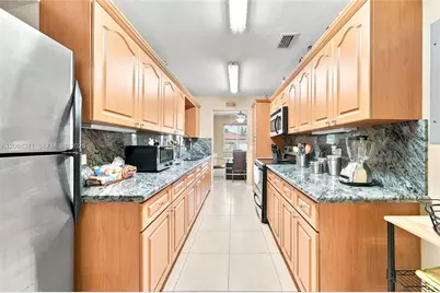 3180 W 3rd Ave, Hialeah, FL 33012 - Photo 15