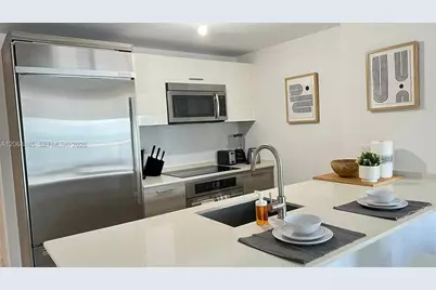 1300 Brickell Bay Dr #3400, Miami, FL 33131 - Photo 3