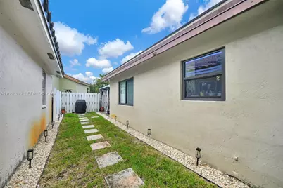 17640 SW 4th Ct, Pembroke Pines, FL 33029 - Photo 47
