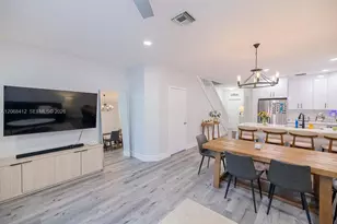 12171 SW 4th St, Pembroke Pines, FL 33025 - Photo 5