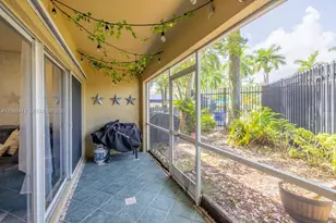 12171 SW 4th St, Pembroke Pines, FL 33025 - Photo 23