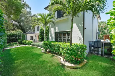 1001 NE 96th St, Miami Shores, FL 33138 - Photo 29