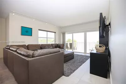 300 Bayview Dr #216, Sunny Isles Beach, FL 33160 - Photo 3