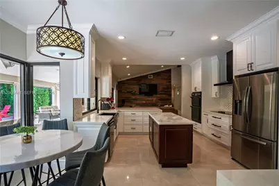 15600 NW 82nd Ct, Miami Lakes, FL 33016 - Photo 11