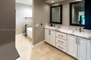 15600 NW 82nd Ct, Miami Lakes, FL 33016 - Photo 25