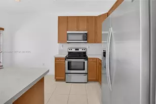 218 Lake Monterey Cir, Boynton Beach, FL 33426 - Photo 5
