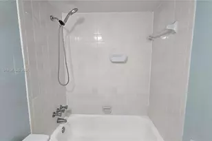 9230 Lagoon Pl, Davie, FL 33324 - Photo 15