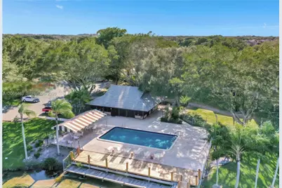 9230 Lagoon Pl #310, Davie, FL 33324 - Photo 27