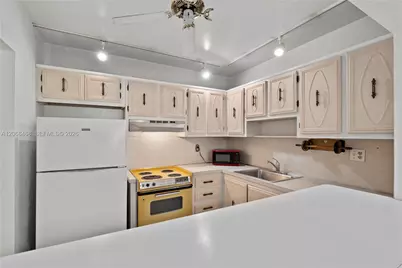 5620 SW 3rd Pl #103, Margate, FL 33068 - Photo 3